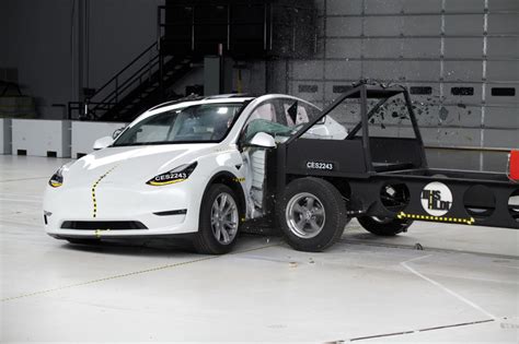 iihs side impact test 2023